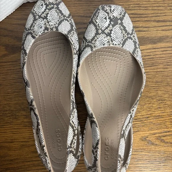 CROCS Women's Snake Print Flats in White and Gray - Picture 7 of 7